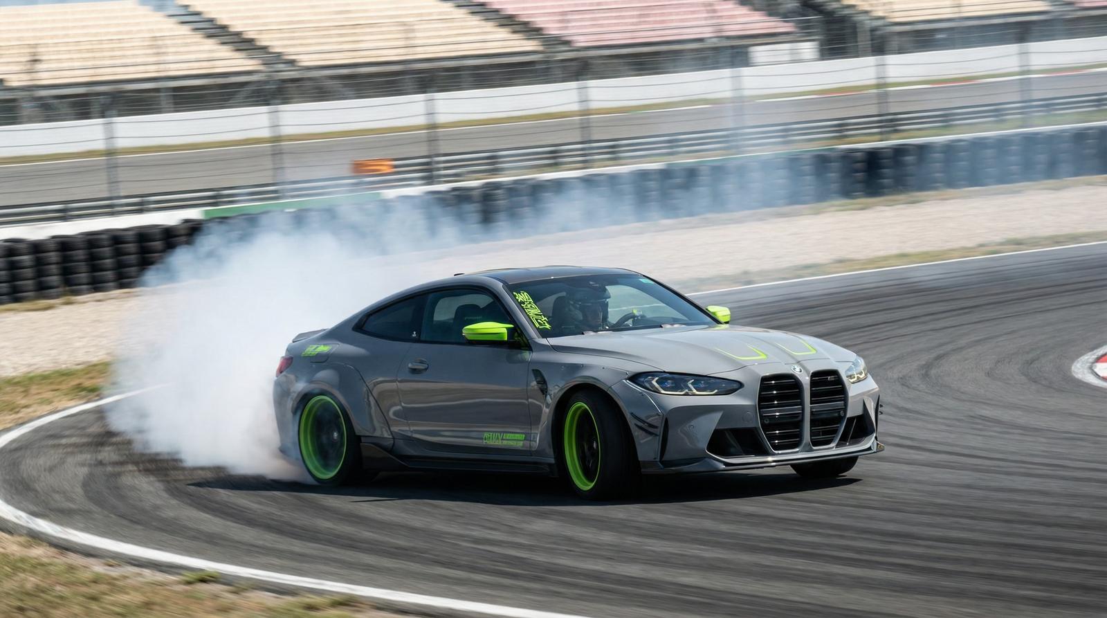 同人动漫 - 赛道漂移挑战：改装M4极限测试视频